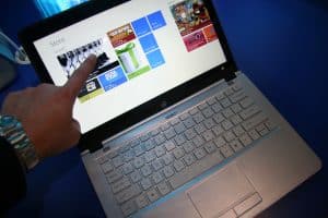 Online_Shopping_with_Touchscreen_Ultrabook (1)