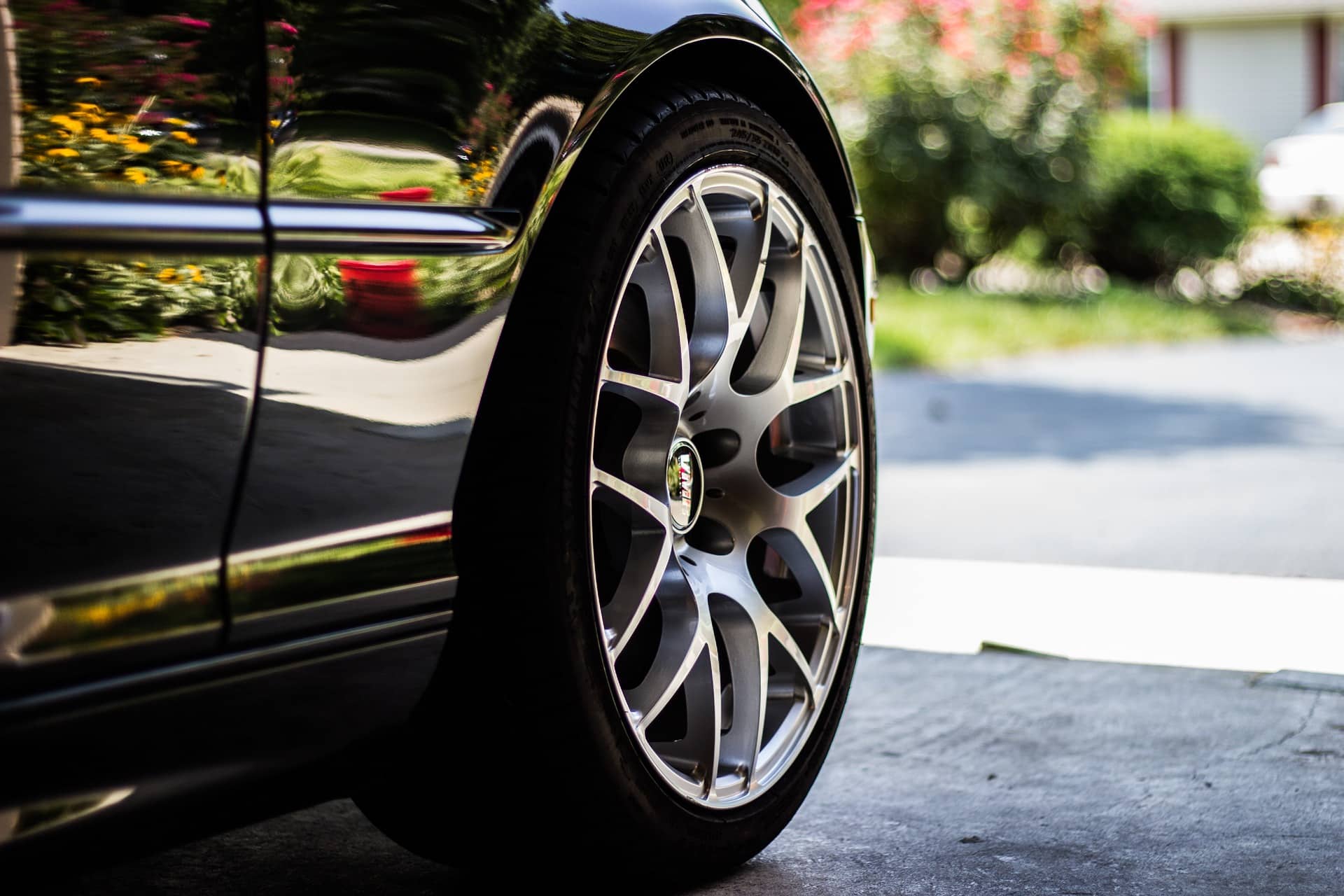 car-tire-1031579_1920